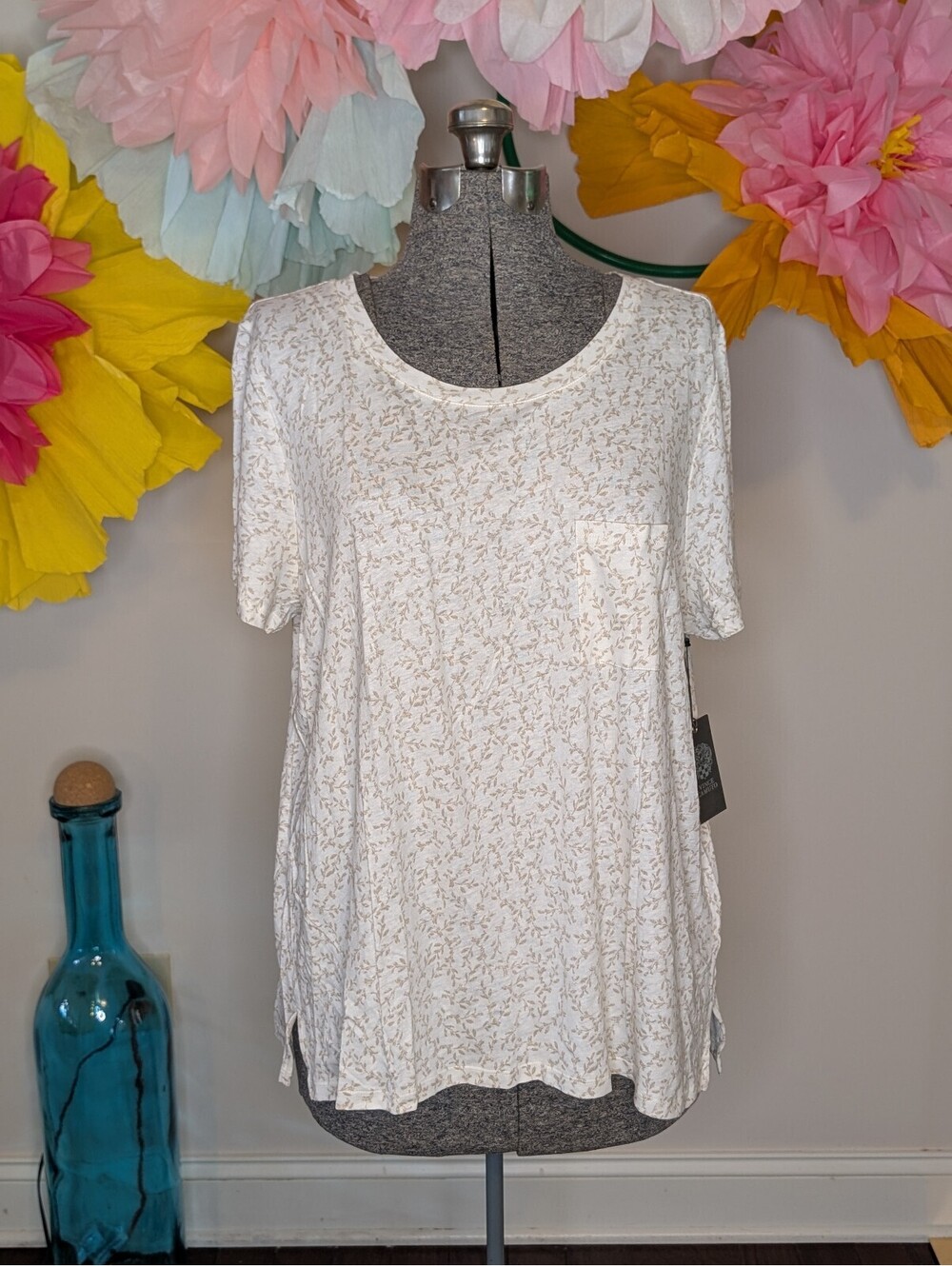 2168 - Vince Camuto Women's 2X White Linen Rayon Blend Short Sleeve Blouse